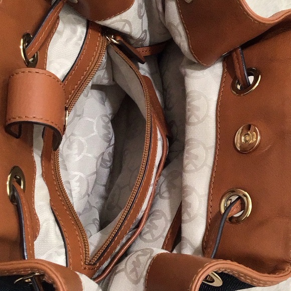 EUC. MICHAEL KORS Denim Blue Drawstring Straw Bucket Top Handle/Crossbody Bag - Picture 9 of 16